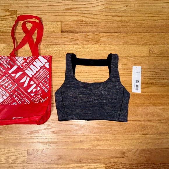 Limited edition Rare- Lululemon Varsa Bra *lululemon lab
 Size 4 - New - Picture 2 of 7